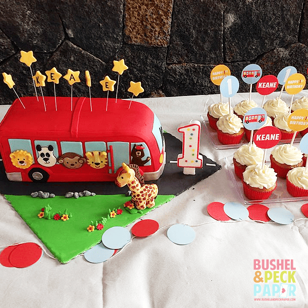 A Wheels On The Bus party! Perfect, right? Darling for a 1st birthday party idea for a little boy!