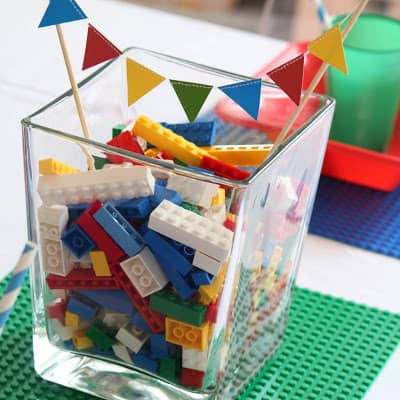 How easy is this centerpiece for a lego party?!