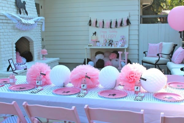 I am in love with this 50's themed girls birthday party! What fun!