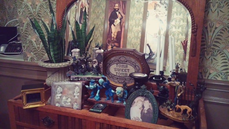 With some simple DIY ideas, you can create your own Haunted Mansion office! Check it out on Design Dazzle.