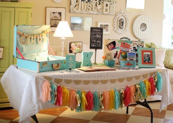 This post has such gorgeous graduation party ideas! I love the colors in this one!