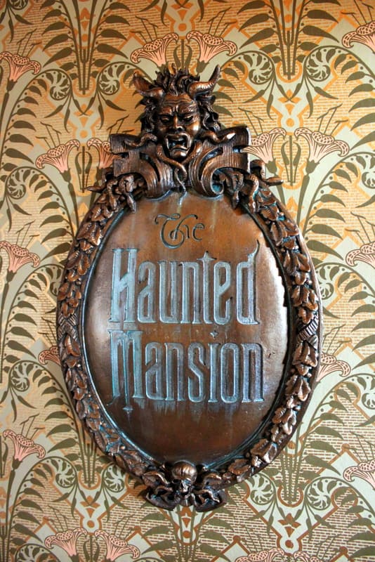 With some simple DIY ideas, you can create your own Haunted Mansion office! Check it out on Design Dazzle.