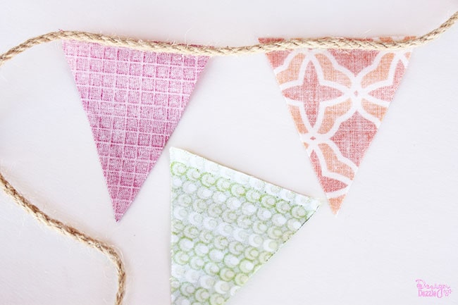 Making a mini fabric banner is simple! Check it out on Design Dazzle.