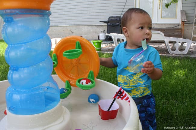 How to make adorable boats from cups. Great kid activity