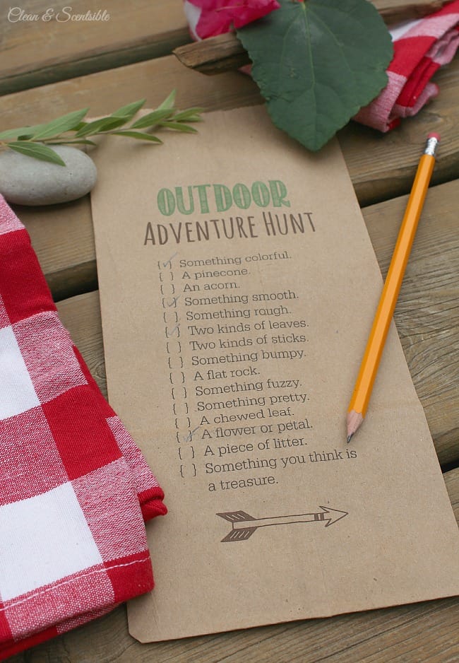 Fun outdoor scavenger hunt and s'mores treat toppers with free printables included! This would be fun for an outdoor party or camping trip.