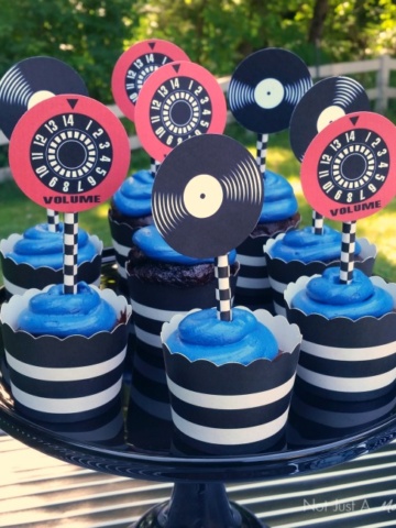 Dad, You Rock! Father's Day table cupcakes