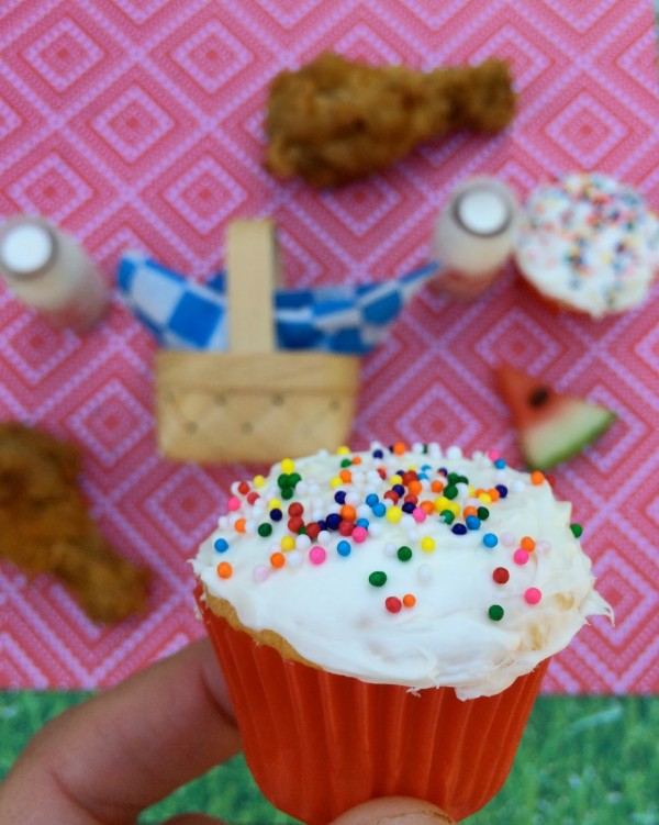 tiny picnic cupcake