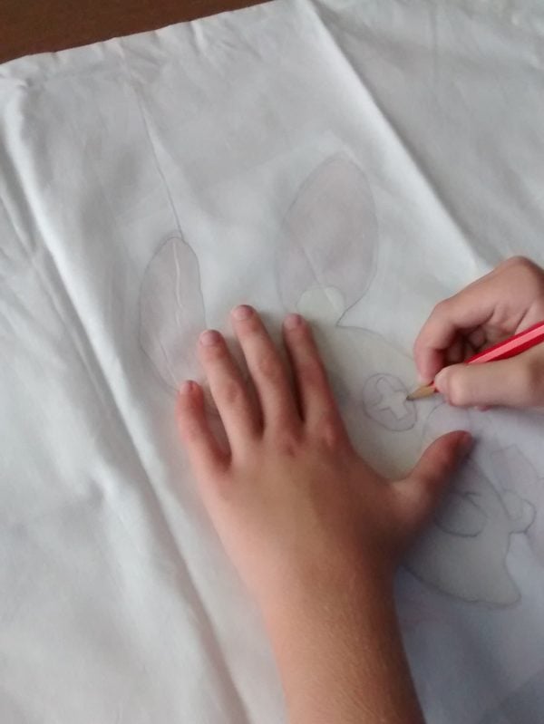 tracing to create an amazing pillowcase