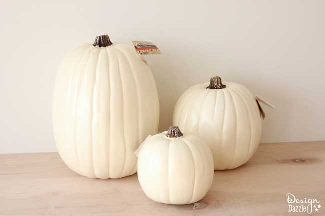 The most AWESOME idea about these pumpkins is they are TWO-SIDED! One side is for Halloween and one side is for Fall!! Free printables included. | DIY pumpkin decorating ideas | sharpie pumpkin tutorial | how to make sharpie art pumpkins | how to decorate a pumpkin | pumpkin decorating tips || Design Dazzle