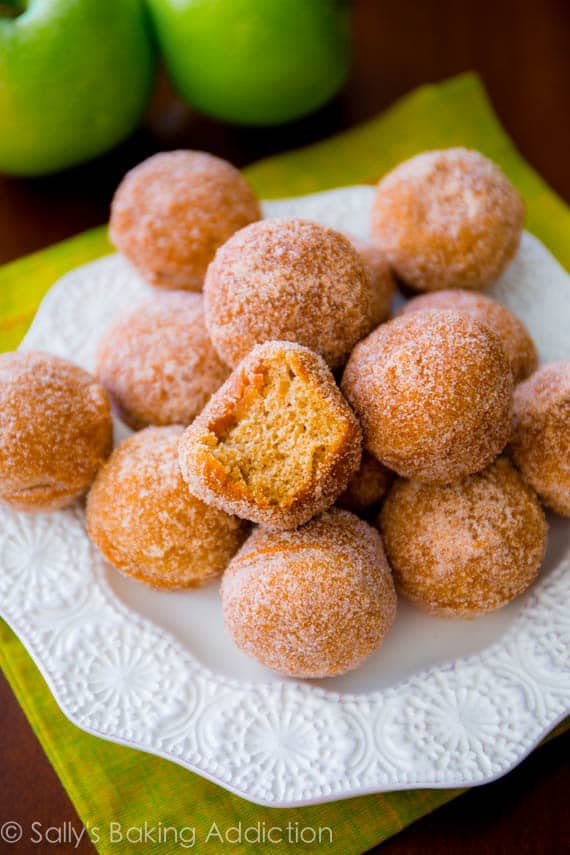 Baked Spice Apple Donut Holes