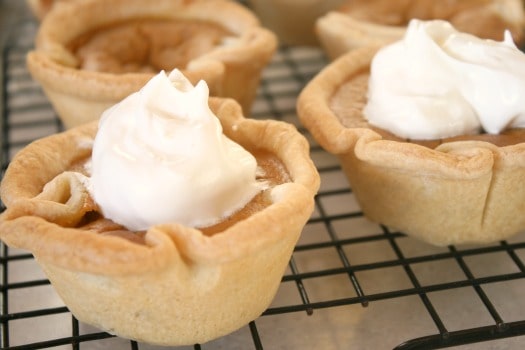 Mini Pumpkin Pies made in a pie tin! Genius!