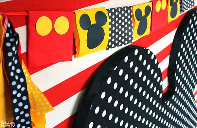 Planning a Mickey Mouse party? This backdrop is perfect for you! Design Dazzle shows you how.