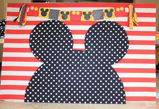 Planning a Mickey Mouse party? This backdrop is perfect for you! Design Dazzle shows you how.