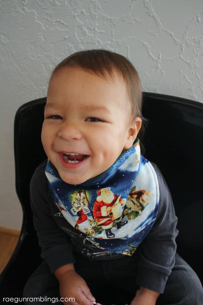 how to make a cute boy cowl in just 10 minutes - raegunramblings.com