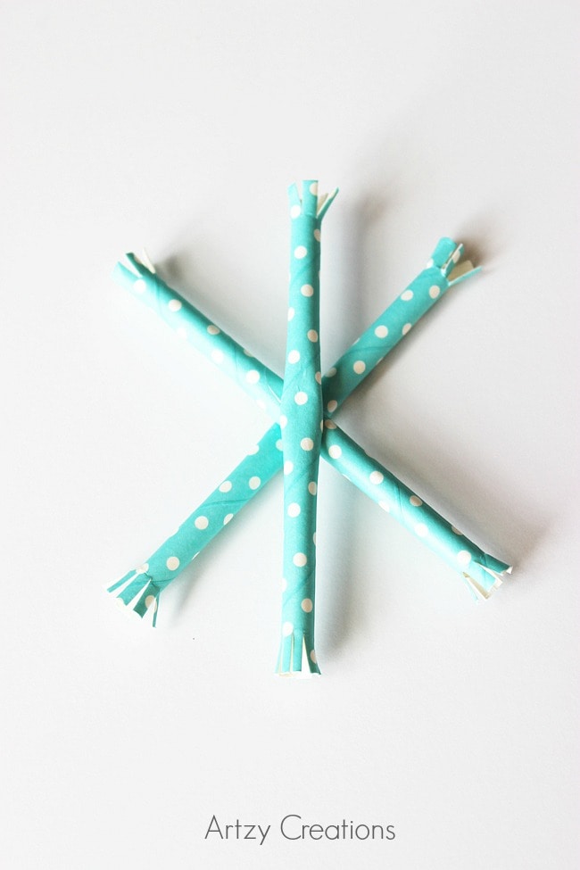 christmas crafts: snowflakes with plastic straws