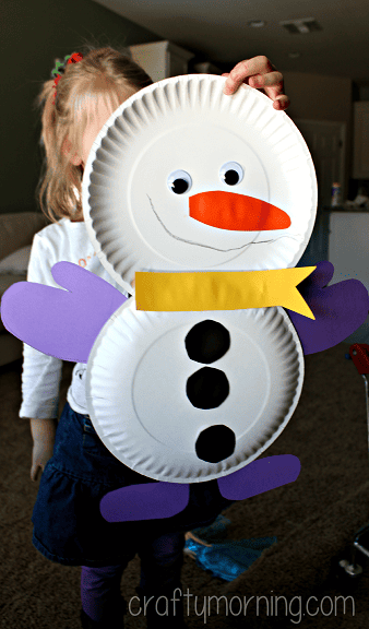 Darling DIY Paper Plate Snowman! Easy Christmas Snowman Craft for kids!