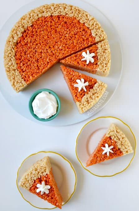 Pumpkin Pie Rice Krispie Treats. How cute is this faux pumpkin pie!!