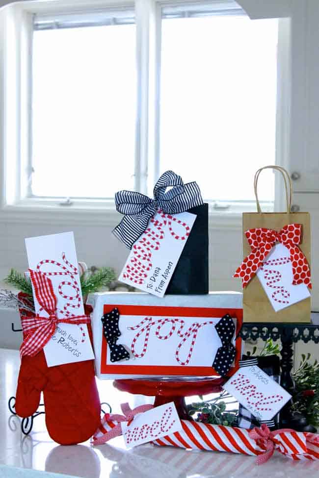 Adorable candy striped Christmas tags | printable gift tags | free holiday gift tags | diy holiday gift tags | gift tag printables | christmas gift tags | holiday printables || Design Dazzle #gifttags #printablegifttag #freegifttag #holidaywrapping