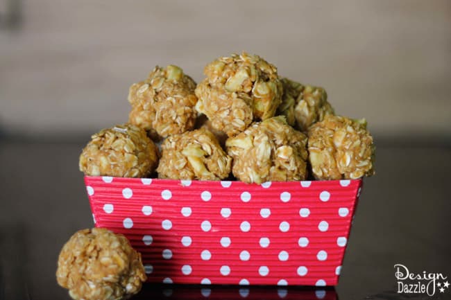 Peanut Butter Oatmeal Energy Balls are quite delicious. They are quick to make! The recipe has no flour or sugar. Perfect for healthy snacks on the go. Design Dazzle