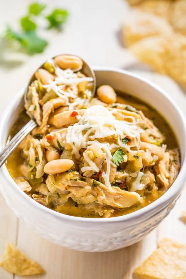 Easy 30 Minute White Chicken Chili from Averie Cooks. This is perfect for winter. Leaves you warm and toasty.