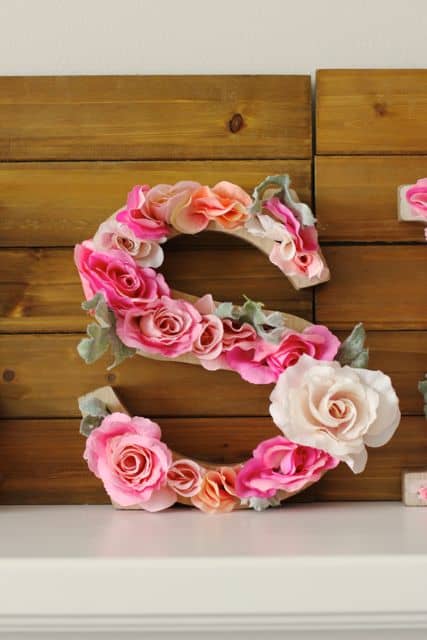 Gorgeous DIY Rustic Letter with Flowers! Easy DIY project that will brighten up any room!