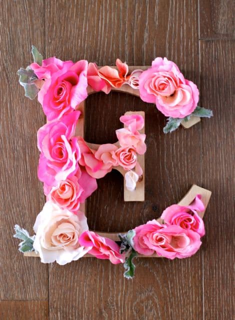 Gorgeous DIY Rustic Letter with Flowers! Easy DIY project that will brighten up any room!