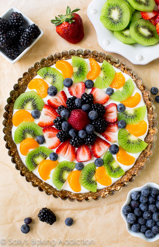 Deliciously Healthy Greek Yogurt Fruit Tart! Easy and healthy dessert to make that you won't regret!!