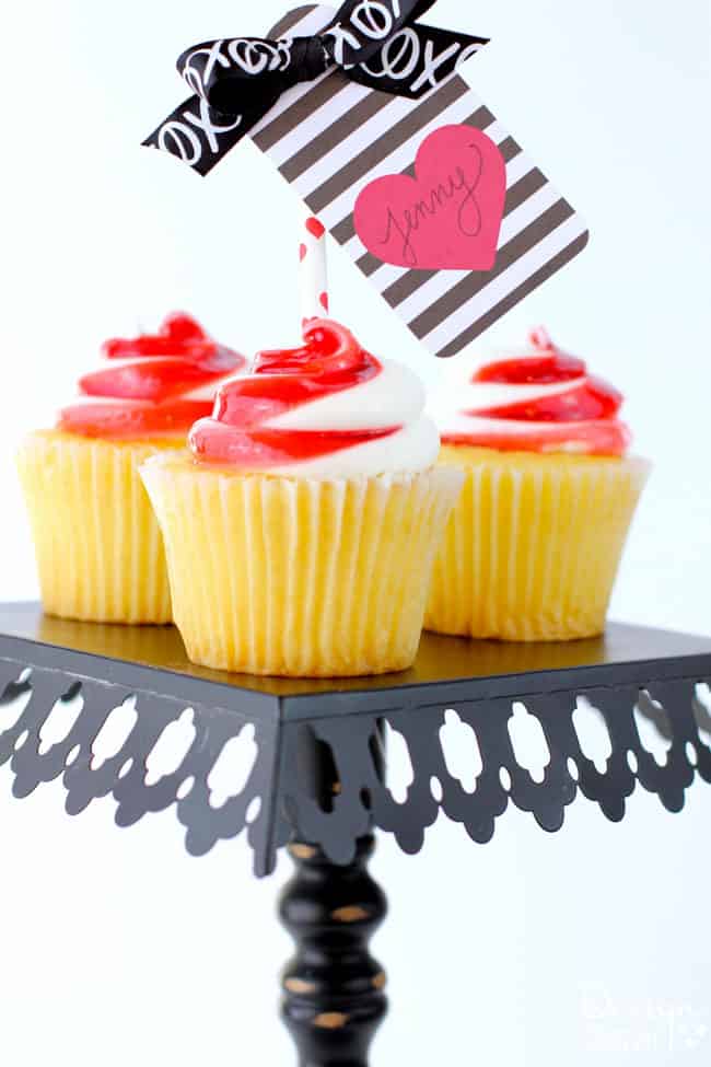 Simple Last-Minute Valentine Ideas that are fabulous and EASY!! Spend a few minutes to make someones day!! Design Dazzle