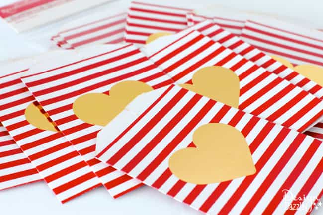 Simple Last-Minute Valentine Ideas that are fabulous and EASY!! Spend a few minutes to make someones day!! Design Dazzle