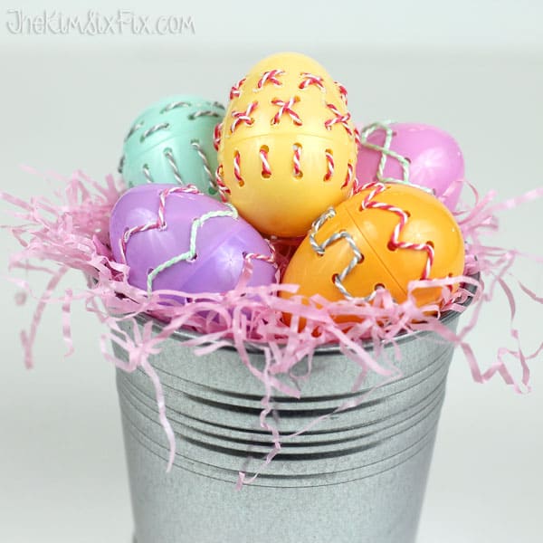 Baker's Twine Stitched Easter Eggs! 20+ Creative ways to decorate Easter Eggs on decigndazzle.com