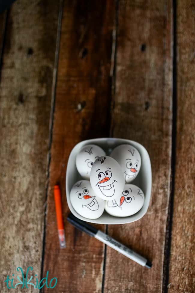 Frozen Olaf Easter Eggs! 20+ Creative Ways to Paint Easter Eggs on decigndazzle.com!