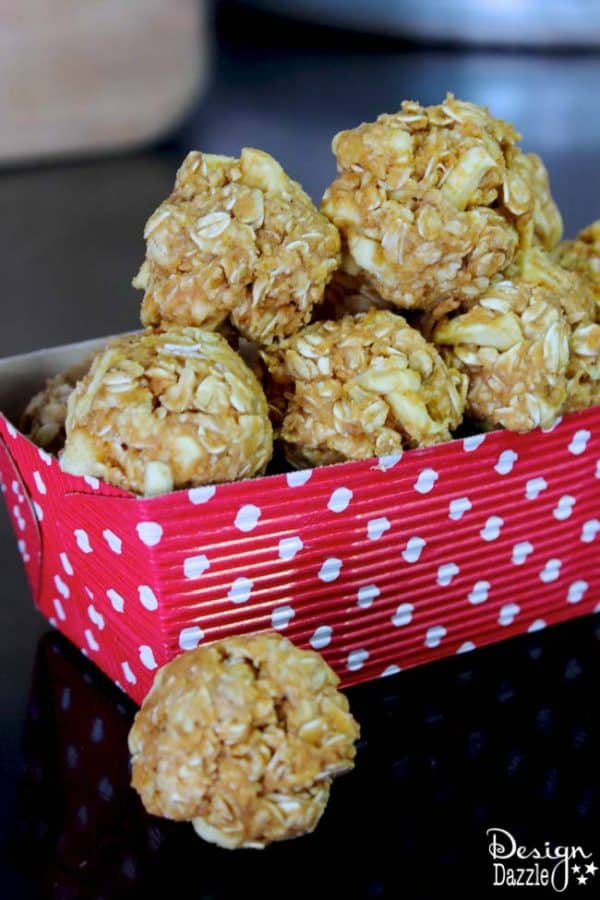 Healthy Snacks: Peanut Butter Energy Ball to keep you going during those afternoon slumps! Perfect Healthy Snack Idea.