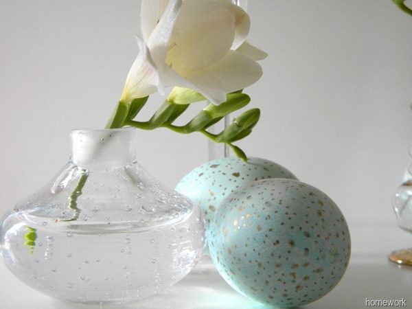 Speckled Easter Eggs! 20+ Creative Ways to Paint Easter Eggs on decigndazzle.com!