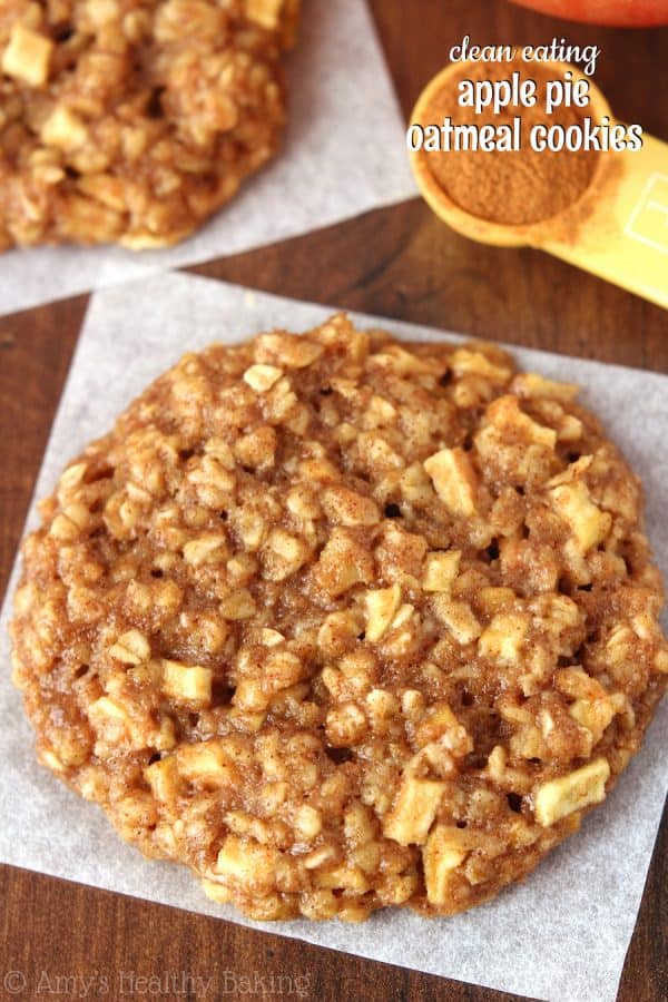 Healthy Apple Pie Oatmeal Cookies! A healthy treat to satisfy your sweet tooth but keep you healthy! Easy to make and so healthy.
