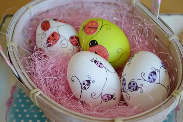 Easter Traditions to start with your family this year! Darling fingerprints turned into cute little designs! www.DesignDazzle.com