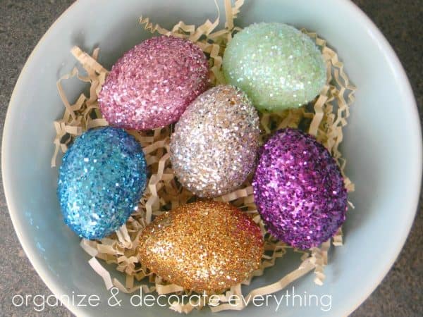 Decorate Easter Eggs with Glitter! 20+ Creative Ways to Paint Easter Eggs on decigndazzle.com!