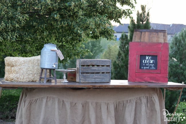 Ideas for hosting an outdoor movie night! Step by step tutorial on how to set a darling farm theme refreshment table | Design Dazzle