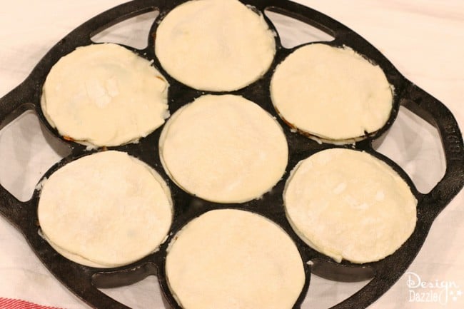 Recipe to make delicous Aussie Meat Pies. Great to eat for breakfast, lunch, dinner or anytime. The meat pies also freeze well! | Design Dazzle