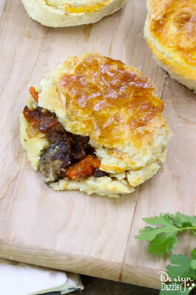 Recipe to make delicous Aussie Meat Pies. Great to eat for breakfast, lunch, dinner or anytime. The meat pies also freeze well! | Design Dazzle