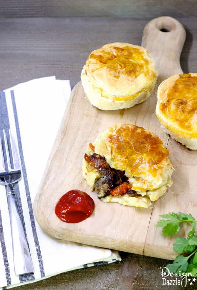 Recipe to make delicous Aussie Meat Pies. Great to eat for breakfast, lunch, dinner or anytime. The meat pies also freeze well! | Design Dazzle