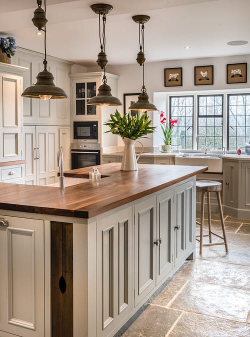 Make A Bold Statement With Farmhouse Lighting Design Dazzle Farmhouse Kitchen 2