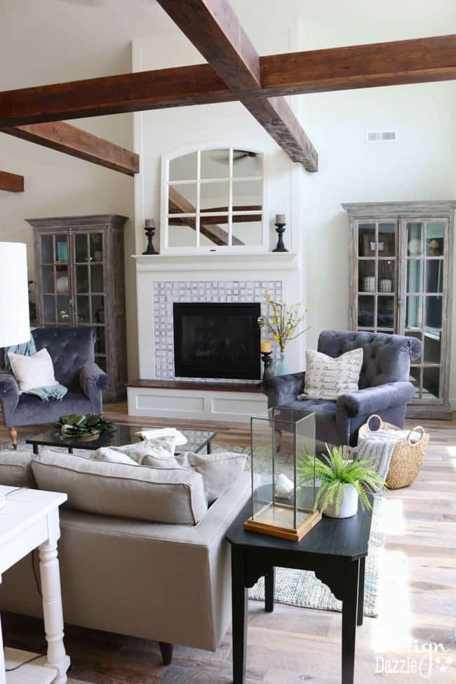 This modern farmhouse home tour is so pretty! | Design Dazzle