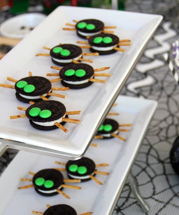 Delicious No Bake Halloween Treats Ready in 10 Minutes or Less | homemade halloween treats | easy halloween treats | kid-friendly halloween treats | simple halloween ideas | halloween ideas simple | no-bake halloween treats | halloween ideas and tips || Design Dazzle