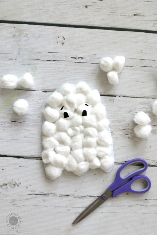 Crafts and treats that are not only delicious, fun to make, but also kid friendly and perfect for class Halloween parties! | Design Dazzle