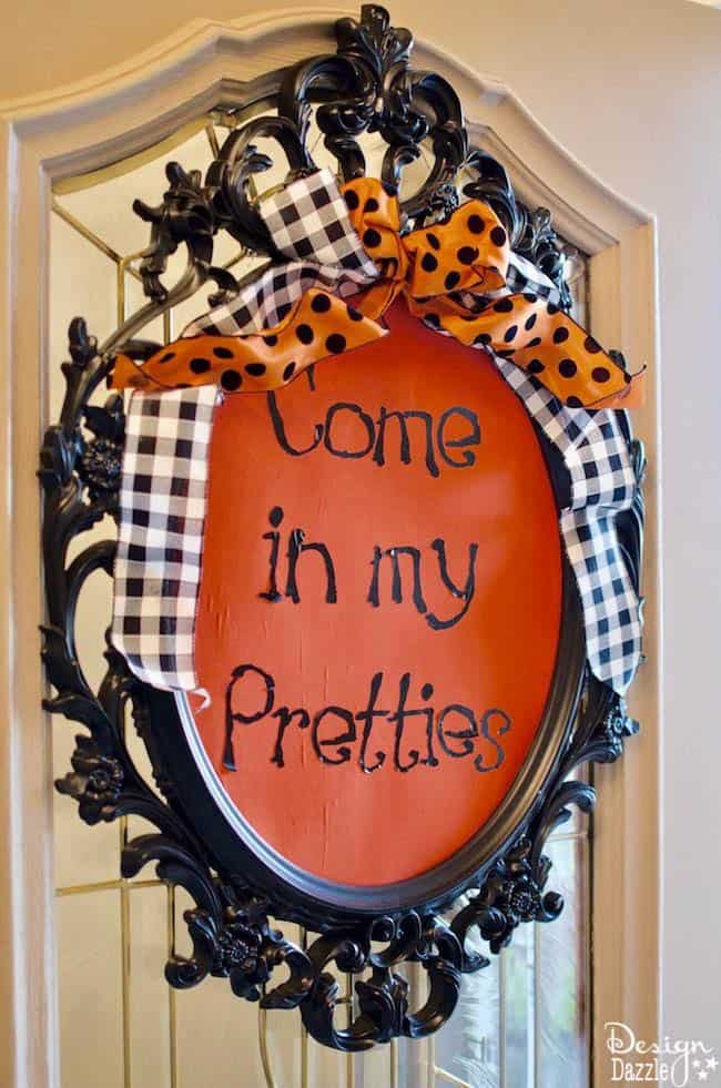 Halloween in Paris themed party with mostly things you can create yourself! | DIY halloween parties | halloween party ideas | halloween decorating tips | how to host a halloween party | halloween party themes | adult halloween parties | vintage halloween party | halloween decorating tips || Design Dazzle