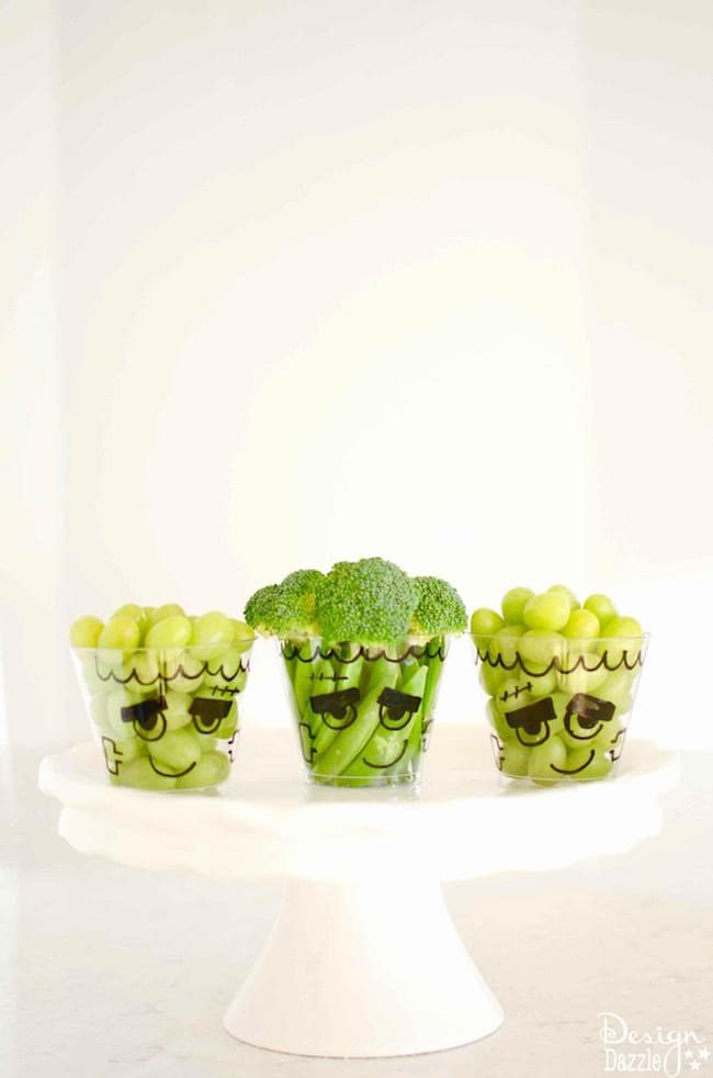 5 minute Halloween treats that are perfect if your kids need a break from sugar or you need a healthy snack for class parties! | healthy halloween treat ideas | halloween candy alternatives | healthy halloween ideas | kid-friendly halloween treats | healthy kids halloween treats | halloween tips and tricks || Design Dazzle 