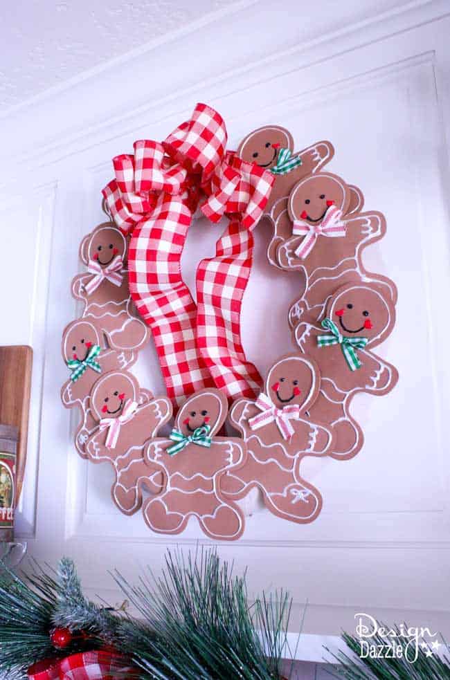 Gingerbread Man Wreath made with foam | christmas wreath ideas | christmas crafts | diy christmas wreath | gingerbread christmas decor | diy christmas decoe || Design Dazzle #christmas