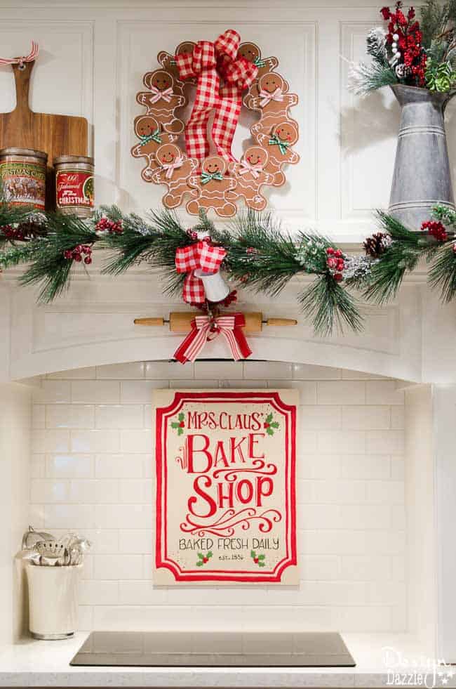 Christmas Home Tour 2016 - The Kitchen! | Christmas home decor | Christmas home decor tour | decorating tips for Christmas | Christmas decor ideas | Christmas decorating tips || Design Dazzle #christmasdecor