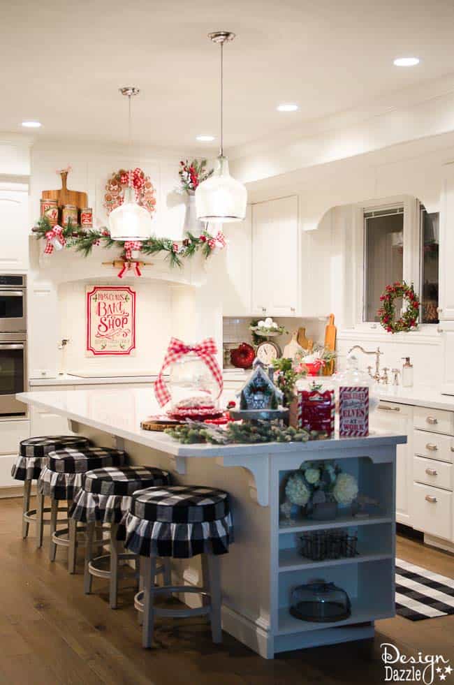 Christmas Home Tour 2016 - The Kitchen! | Christmas home decor | Christmas home decor tour | decorating tips for Christmas | Christmas decor ideas | Christmas decorating tips || Design Dazzle #christmasdecor