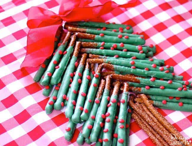 An easy to make, simple wreath or Christmas tree that is perfect for parties! | Christmas tree appetizer ideas | Christmas appetizer recipes | Christmas themed food ideas || Design Dazzle #christmasrecipe